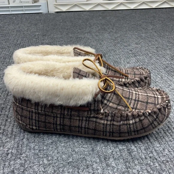 Minnetonka Women’s Chrissy Brown Plaid Suede slippers (2928) - Picture 4 of 7